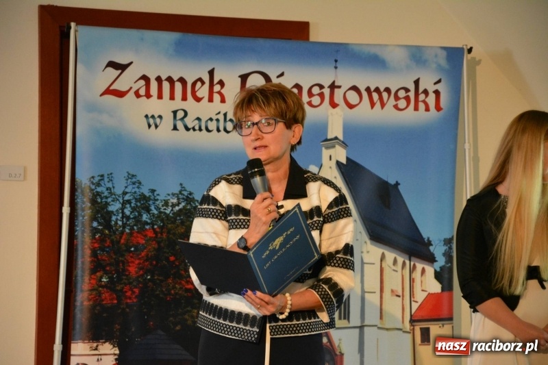 Zdjęcie w galerii na portalu naszraciborz.pl: Kasprowicz żegnał maturzystów na zamku wiadomości z regionu