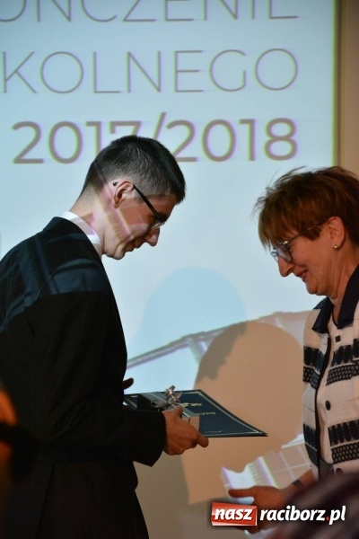 Zdjęcie w galerii na portalu naszraciborz.pl: Kasprowicz żegnał maturzystów na zamku wiadomości z regionu