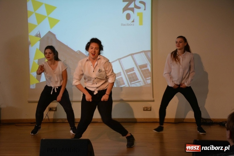 Zdjęcie w galerii na portalu naszraciborz.pl: Kasprowicz żegnał maturzystów na zamku wiadomości z regionu