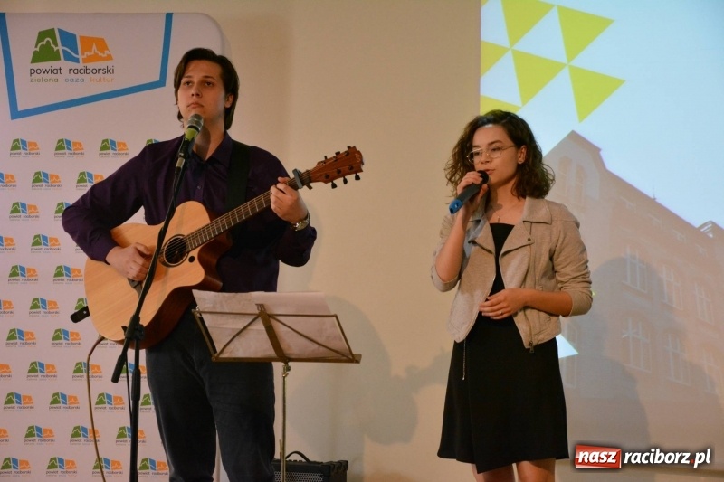 Zdjęcie w galerii na portalu naszraciborz.pl: Kasprowicz żegnał maturzystów na zamku wiadomości z regionu