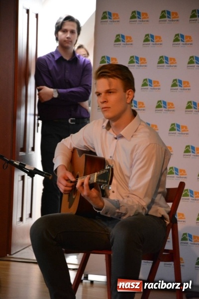 Zdjęcie w galerii na portalu naszraciborz.pl: Kasprowicz żegnał maturzystów na zamku wiadomości z regionu