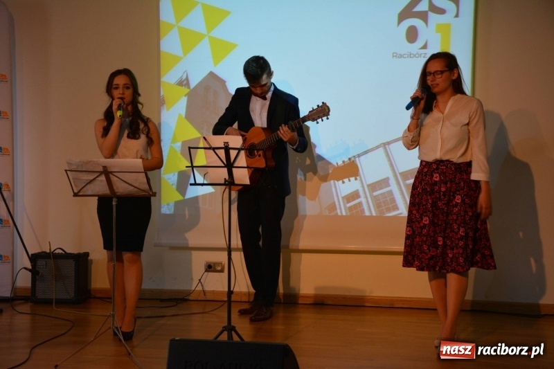 Zdjęcie w galerii na portalu naszraciborz.pl: Kasprowicz żegnał maturzystów na zamku wiadomości z regionu