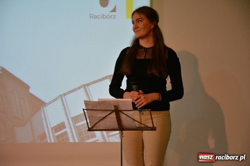 Zdjęcie w galerii na portalu naszraciborz.pl: Kasprowicz żegnał maturzystów na zamku wiadomości z regionu