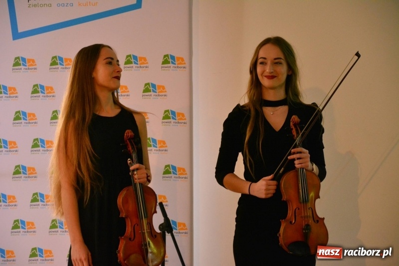 Zdjęcie w galerii na portalu naszraciborz.pl: Kasprowicz żegnał maturzystów na zamku wiadomości z regionu