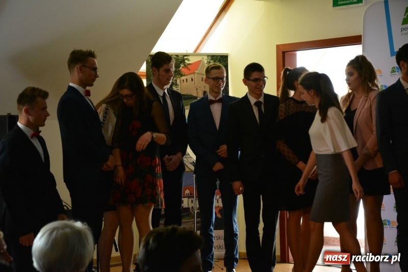 Zdjęcie w galerii na portalu naszraciborz.pl: Kasprowicz żegnał maturzystów na zamku wiadomości z regionu