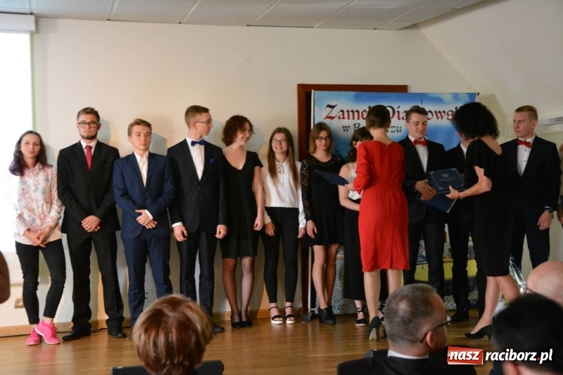 Zdjęcie w galerii na portalu naszraciborz.pl: Kasprowicz żegnał maturzystów na zamku wiadomości z regionu