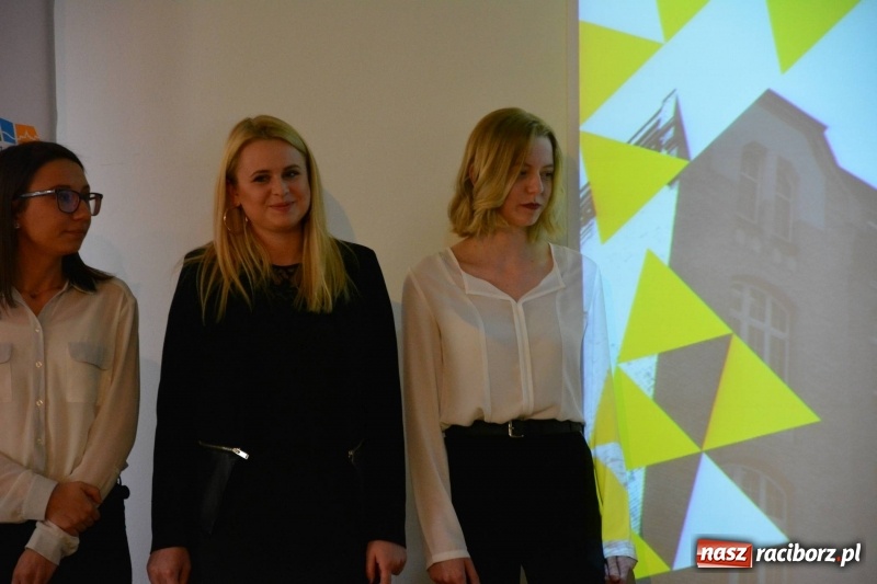 Zdjęcie w galerii na portalu naszraciborz.pl: Kasprowicz żegnał maturzystów na zamku wiadomości z regionu