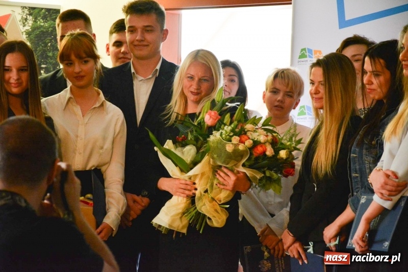 Zdjęcie w galerii na portalu naszraciborz.pl: Kasprowicz żegnał maturzystów na zamku wiadomości z regionu