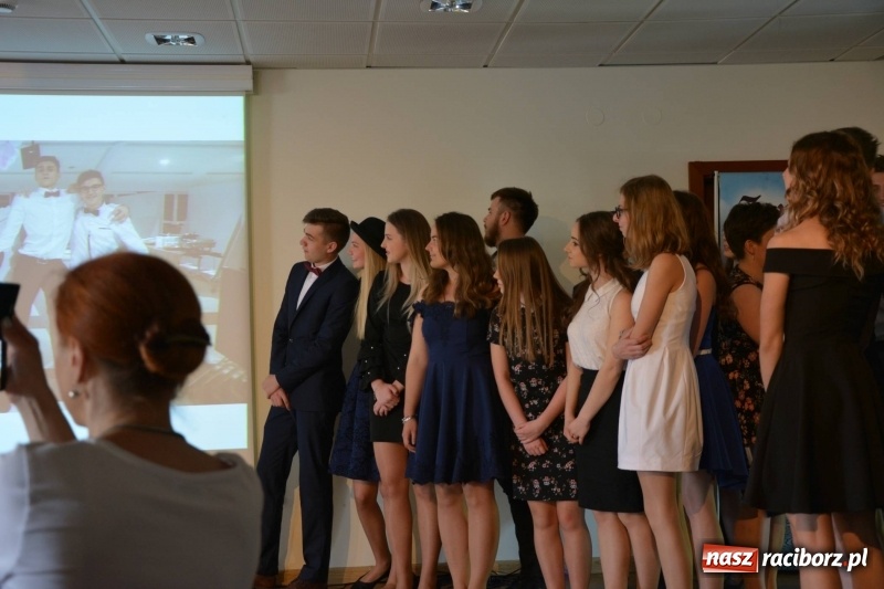 Zdjęcie w galerii na portalu naszraciborz.pl: Kasprowicz żegnał maturzystów na zamku wiadomości z regionu