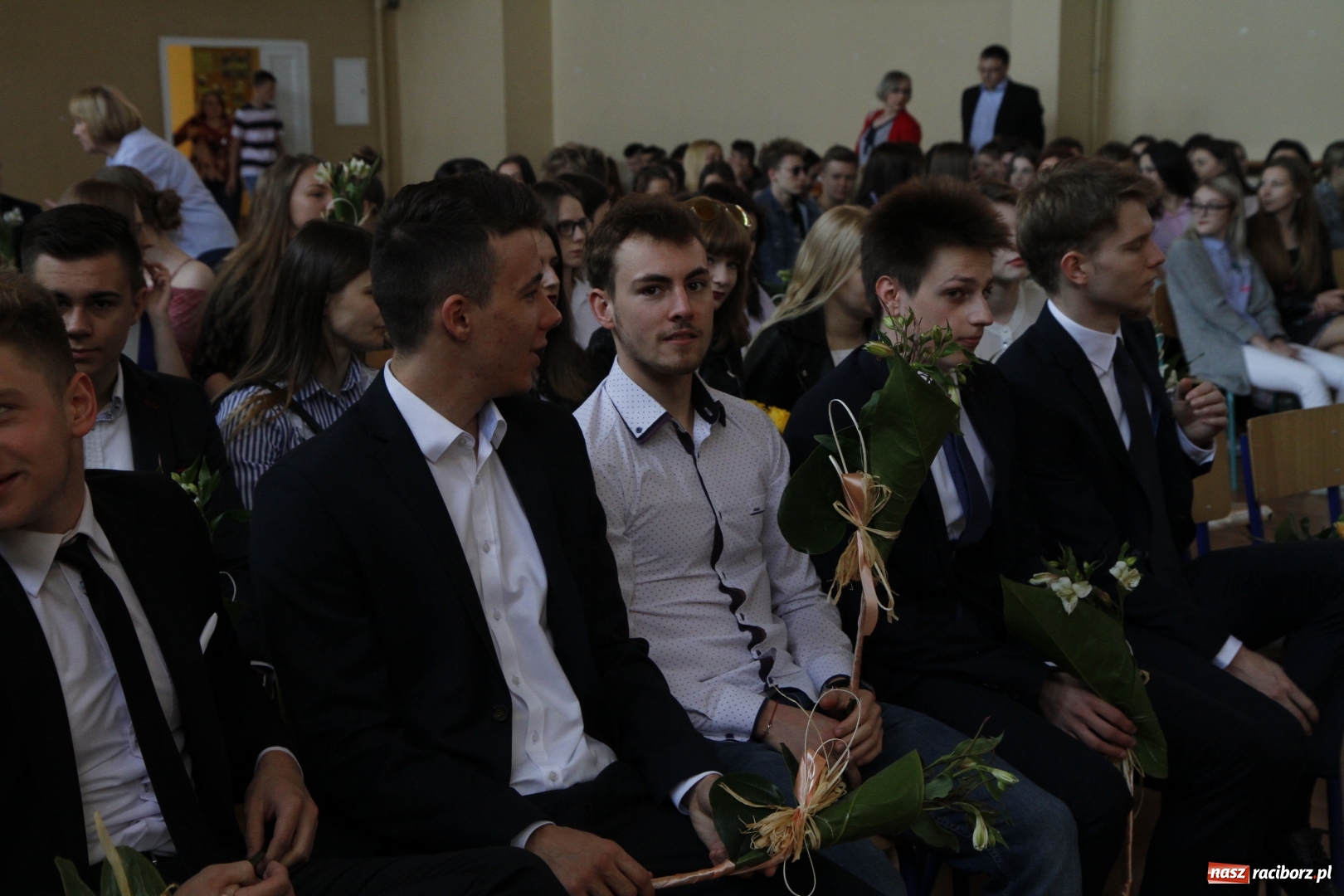 Zdjęcie w galerii na portalu naszraciborz.pl: Sportowcy i mundurowi gotowi do matury. Pożegnanie absolwentów ZSOMS  wiadomości z regionu