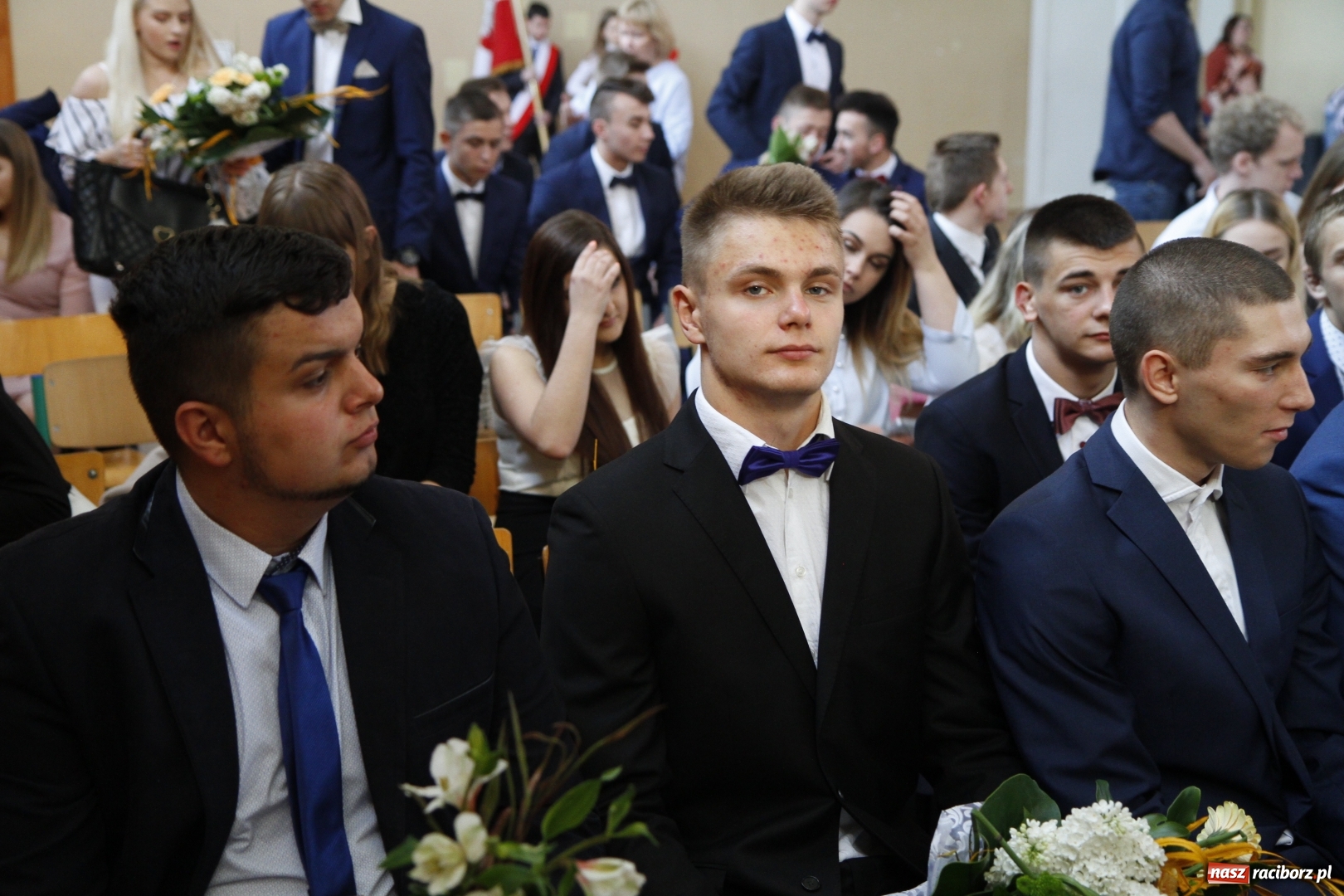 Zdjęcie w galerii na portalu naszraciborz.pl: Sportowcy i mundurowi gotowi do matury. Pożegnanie absolwentów ZSOMS  wiadomości z regionu