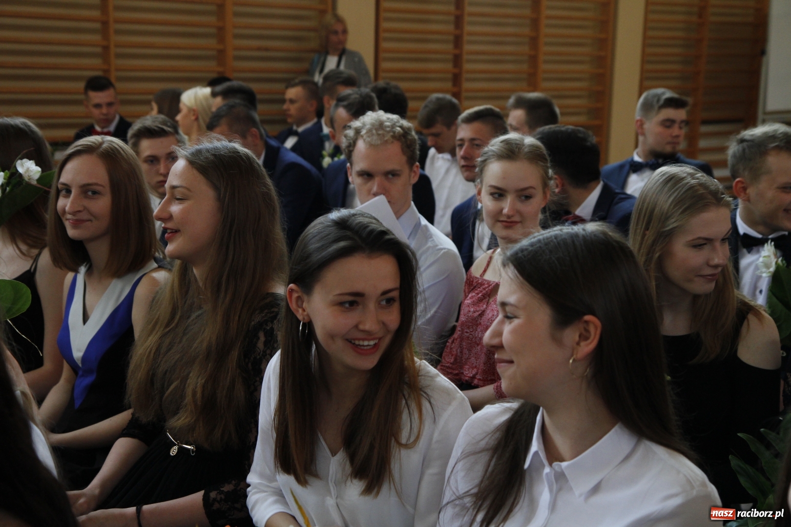 Zdjęcie w galerii na portalu naszraciborz.pl: Sportowcy i mundurowi gotowi do matury. Pożegnanie absolwentów ZSOMS  wiadomości z regionu