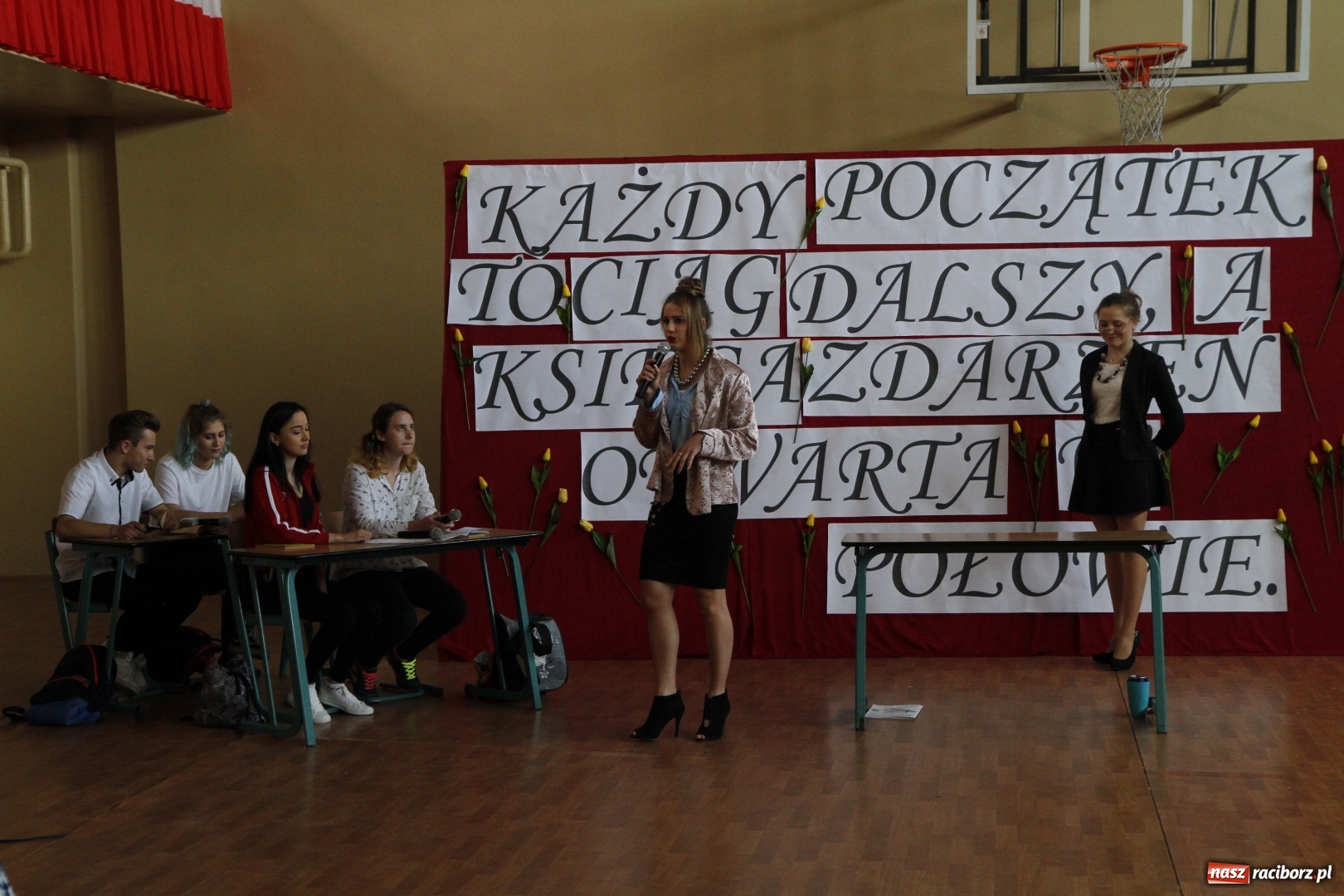 Zdjęcie w galerii na portalu naszraciborz.pl: Sportowcy i mundurowi gotowi do matury. Pożegnanie absolwentów ZSOMS  wiadomości z regionu