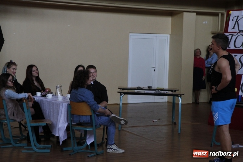 Zdjęcie w galerii na portalu naszraciborz.pl: Sportowcy i mundurowi gotowi do matury. Pożegnanie absolwentów ZSOMS  wiadomości z regionu