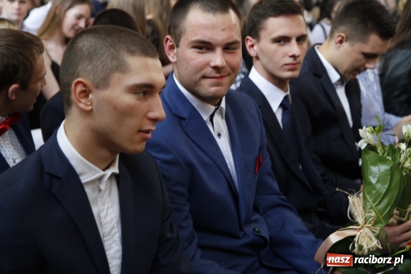 Zdjęcie w galerii na portalu naszraciborz.pl: Sportowcy i mundurowi gotowi do matury. Pożegnanie absolwentów ZSOMS  wiadomości z regionu