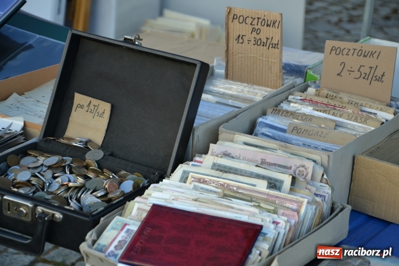 Zdjęcie w galerii na portalu naszraciborz.pl: Na zamku ruszył IV Jarmark Kwiatów  wiadomości z regionu