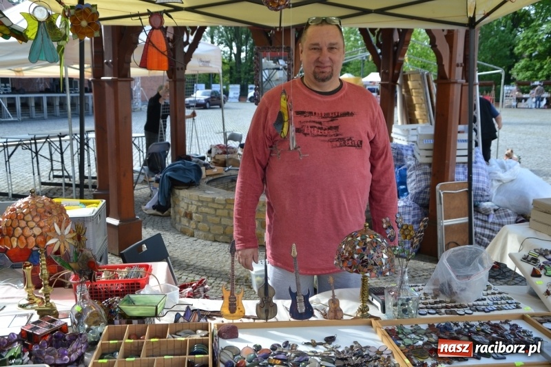 Zdjęcie w galerii na portalu naszraciborz.pl: Na zamku ruszył IV Jarmark Kwiatów  wiadomości z regionu