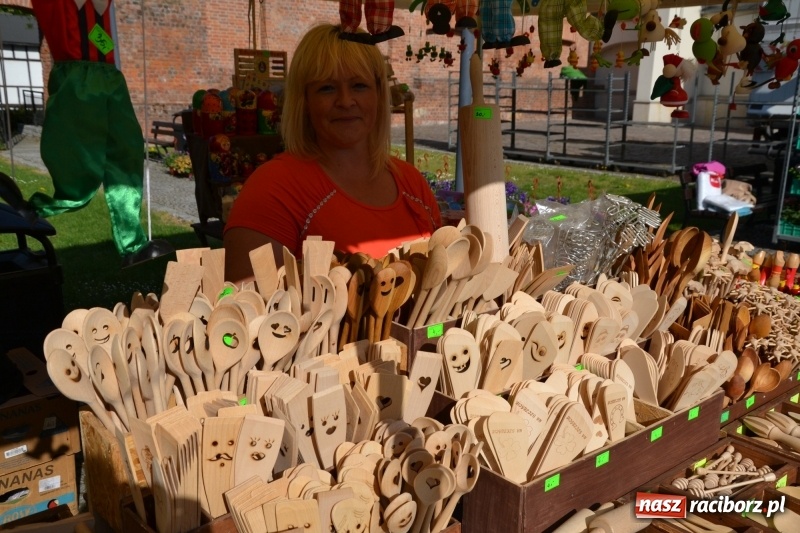 Zdjęcie w galerii na portalu naszraciborz.pl: Na zamku ruszył IV Jarmark Kwiatów  wiadomości z regionu