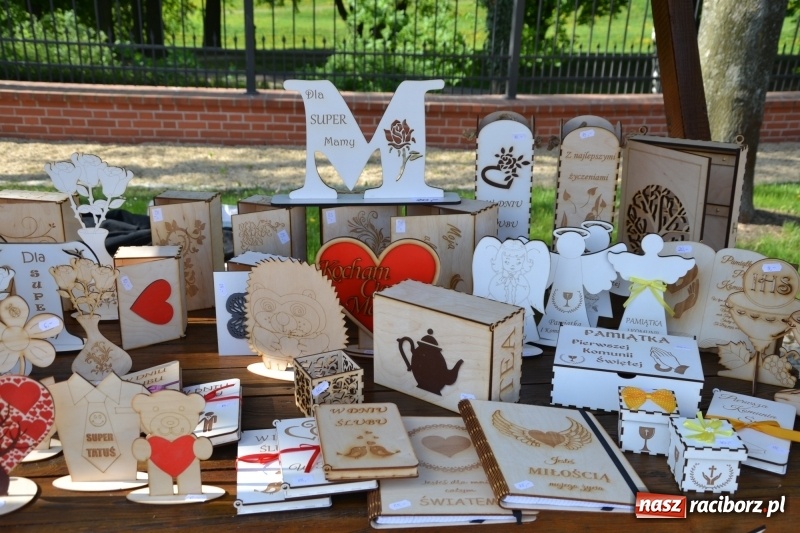 Zdjęcie w galerii na portalu naszraciborz.pl: Na zamku ruszył IV Jarmark Kwiatów  wiadomości z regionu