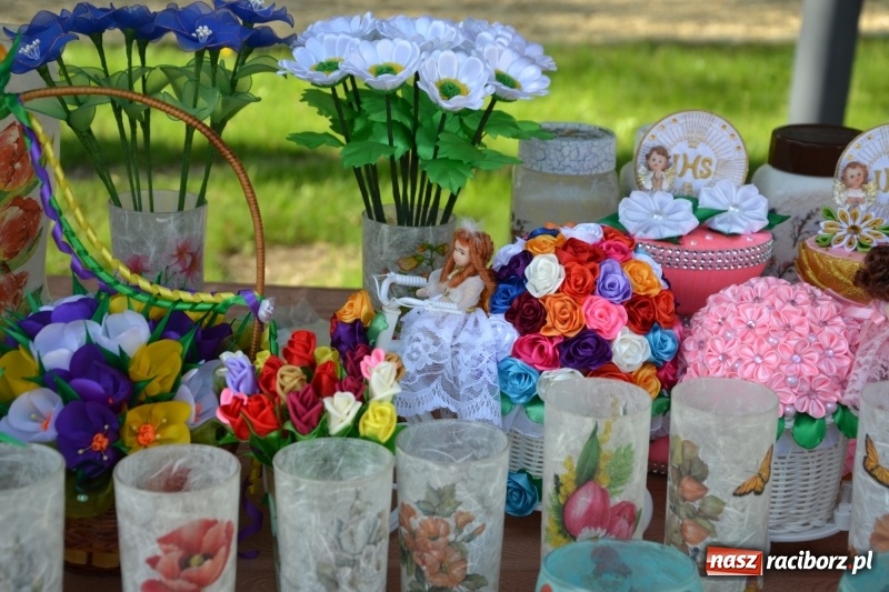 Zdjęcie w galerii na portalu naszraciborz.pl: Na zamku ruszył IV Jarmark Kwiatów  wiadomości z regionu