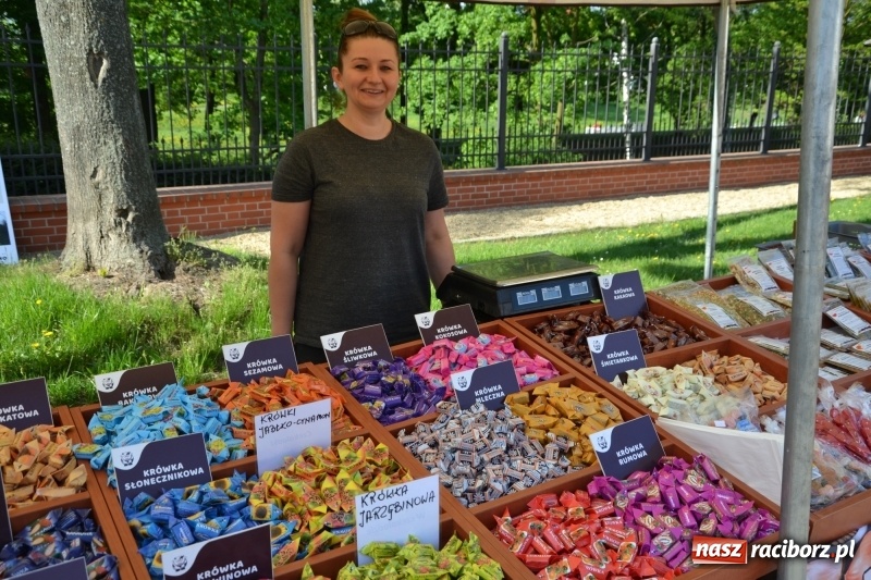 Zdjęcie w galerii na portalu naszraciborz.pl: Na zamku ruszył IV Jarmark Kwiatów  wiadomości z regionu