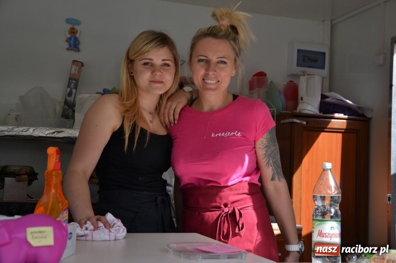 Zdjęcie w galerii na portalu naszraciborz.pl: Kwiaty, jadło, rękodzieło, folklor i statua wolności, czyli zamkowy jarmark różności  wiadomości z regionu