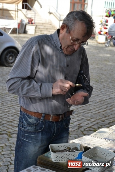 Zdjęcie w galerii na portalu naszraciborz.pl: Kwiaty, jadło, rękodzieło, folklor i statua wolności, czyli zamkowy jarmark różności  wiadomości z regionu