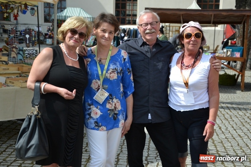 Zdjęcie w galerii na portalu naszraciborz.pl: Kwiaty, jadło, rękodzieło, folklor i statua wolności, czyli zamkowy jarmark różności  wiadomości z regionu
