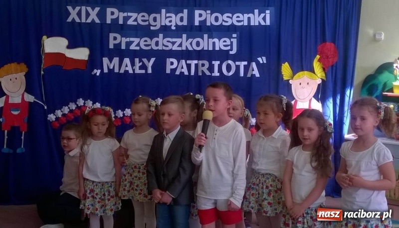 Zdjęcie w galerii na portalu naszraciborz.pl: Mali patrioci śpiewali w przedszkolu numer 15 wiadomości z regionu