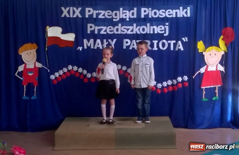 Zdjęcie w galerii na portalu naszraciborz.pl: Mali patrioci śpiewali w przedszkolu numer 15 wiadomości z regionu