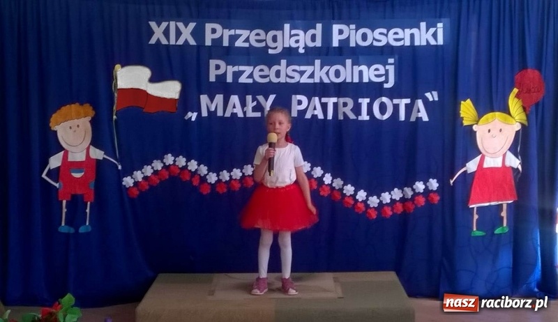 Zdjęcie w galerii na portalu naszraciborz.pl: Mali patrioci śpiewali w przedszkolu numer 15 wiadomości z regionu