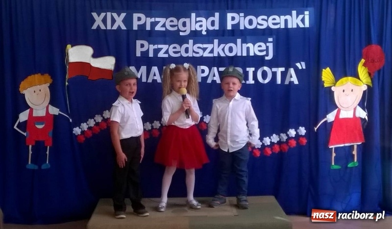 Zdjęcie w galerii na portalu naszraciborz.pl: Mali patrioci śpiewali w przedszkolu numer 15 wiadomości z regionu
