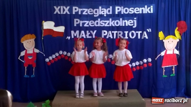 Zdjęcie w galerii na portalu naszraciborz.pl: Mali patrioci śpiewali w przedszkolu numer 15 wiadomości z regionu