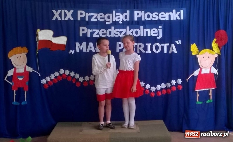 Zdjęcie w galerii na portalu naszraciborz.pl: Mali patrioci śpiewali w przedszkolu numer 15 wiadomości z regionu
