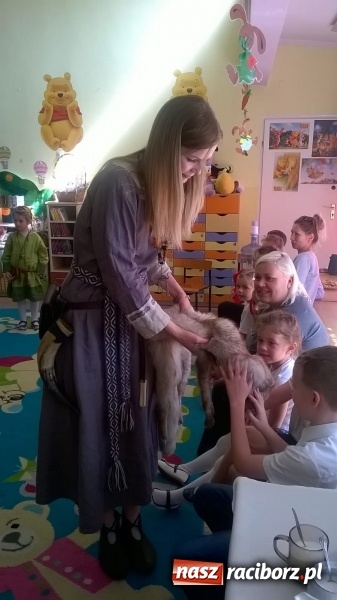 Zdjęcie w galerii na portalu naszraciborz.pl: Mali patrioci śpiewali w przedszkolu numer 15 wiadomości z regionu