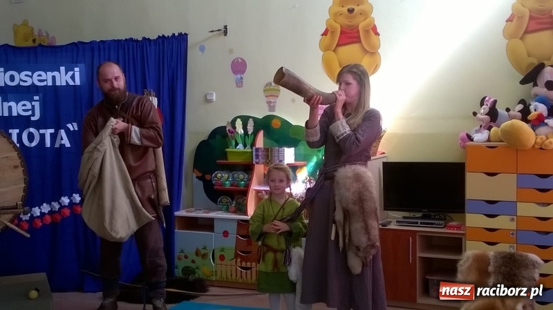 Zdjęcie w galerii na portalu naszraciborz.pl: Mali patrioci śpiewali w przedszkolu numer 15 wiadomości z regionu