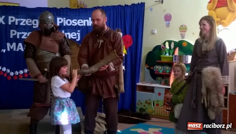 Zdjęcie w galerii na portalu naszraciborz.pl: Mali patrioci śpiewali w przedszkolu numer 15 wiadomości z regionu
