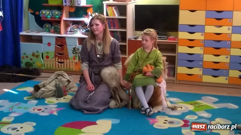 Zdjęcie w galerii na portalu naszraciborz.pl: Mali patrioci śpiewali w przedszkolu numer 15 wiadomości z regionu