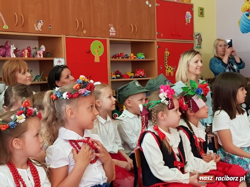 Zdjęcie w galerii na portalu naszraciborz.pl: Mali patrioci śpiewali w przedszkolu numer 15 wiadomości z regionu