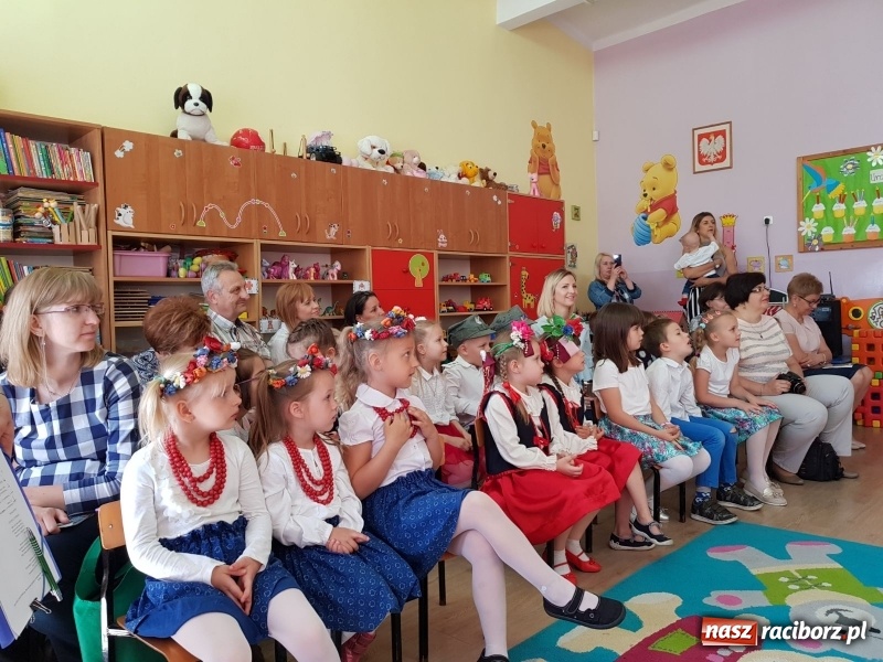 Zdjęcie w galerii na portalu naszraciborz.pl: Mali patrioci śpiewali w przedszkolu numer 15 wiadomości z regionu