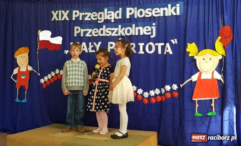 Zdjęcie w galerii na portalu naszraciborz.pl: Mali patrioci śpiewali w przedszkolu numer 15 wiadomości z regionu
