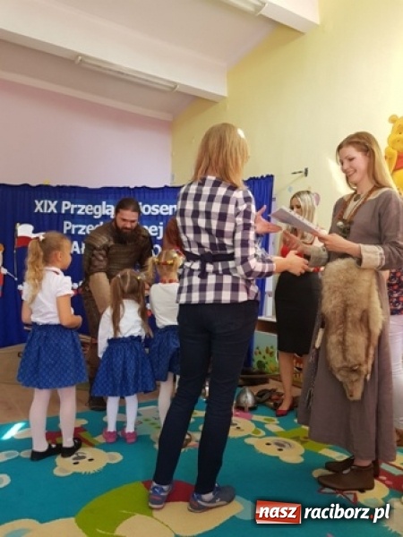 Zdjęcie w galerii na portalu naszraciborz.pl: Mali patrioci śpiewali w przedszkolu numer 15 wiadomości z regionu