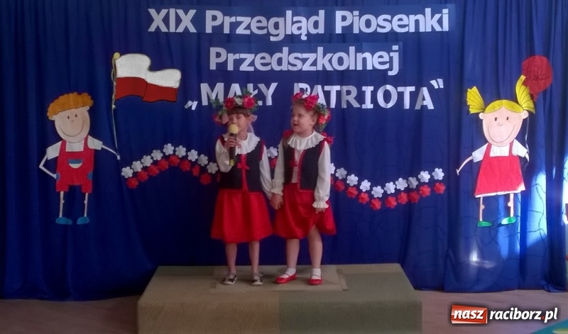 Zdjęcie w galerii na portalu naszraciborz.pl: Mali patrioci śpiewali w przedszkolu numer 15 wiadomości z regionu