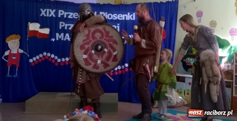 Zdjęcie w galerii na portalu naszraciborz.pl: Mali patrioci śpiewali w przedszkolu numer 15 wiadomości z regionu