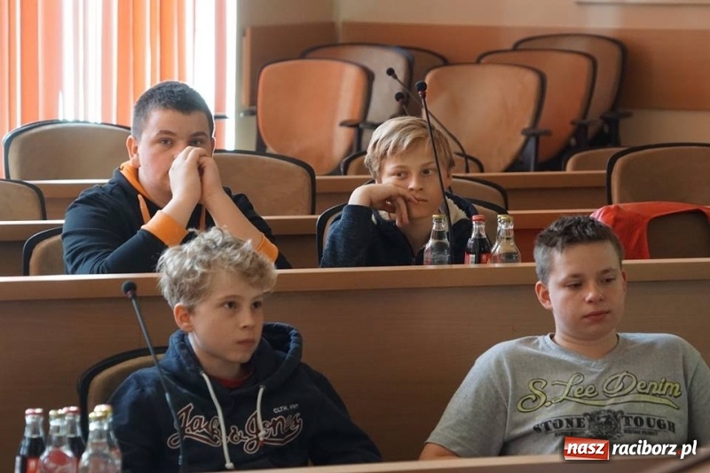 Zdjęcie w galerii na portalu naszraciborz.pl: Młodzi goście z Roth w ratuszu  wiadomości z regionu