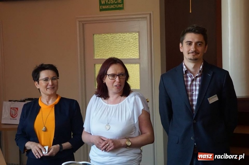 Zdjęcie w galerii na portalu naszraciborz.pl: Młodzi goście z Roth w ratuszu  wiadomości z regionu