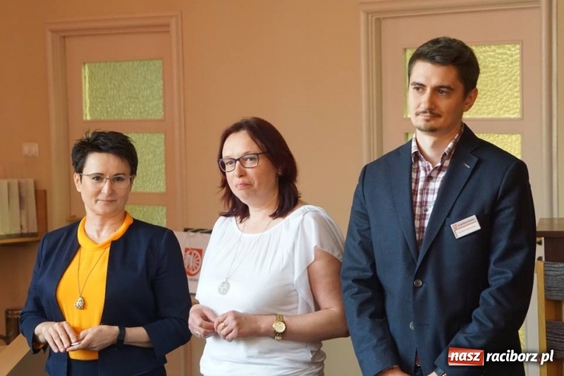 Zdjęcie w galerii na portalu naszraciborz.pl: Młodzi goście z Roth w ratuszu  wiadomości z regionu