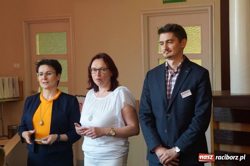 Zdjęcie w galerii na portalu naszraciborz.pl: Młodzi goście z Roth w ratuszu  wiadomości z regionu