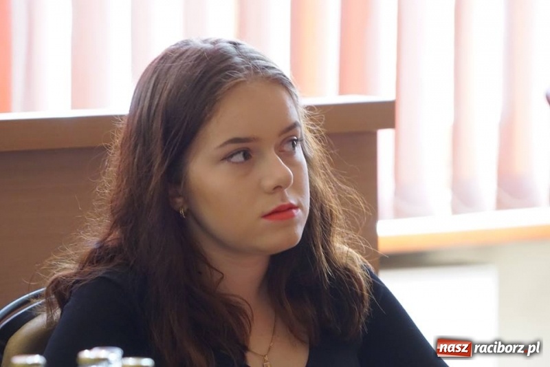 Zdjęcie w galerii na portalu naszraciborz.pl: Młodzi goście z Roth w ratuszu  wiadomości z regionu