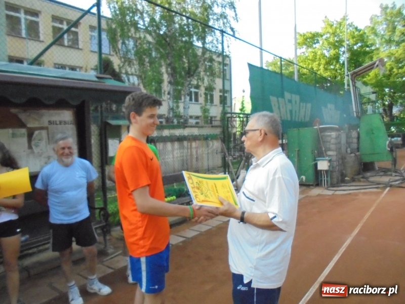 Zdjęcie w galerii na portalu naszraciborz.pl: Singlowy turniej na kortach TKKF Rafako za nami wiadomości z regionu